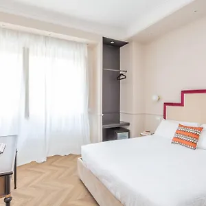 3* Pensión La Di Piazza Del Popolo